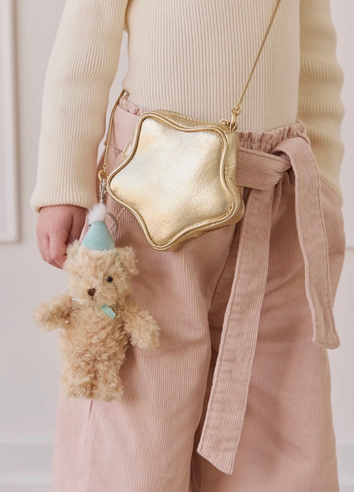 Snuggle Bunnies - Arthur Keyring - Sky