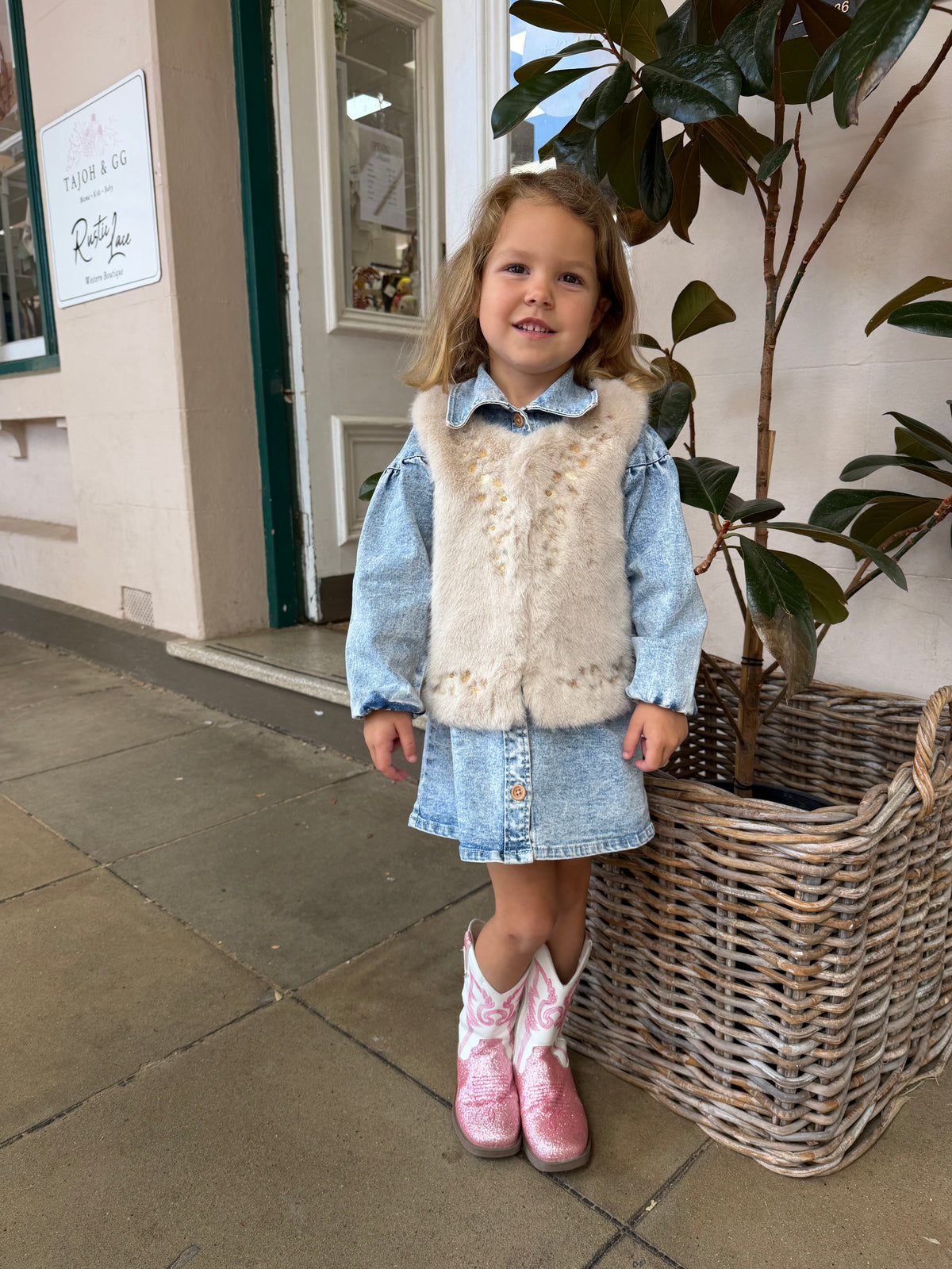 WINNIE EMB. FAUX FUR VEST 3-7 YRS