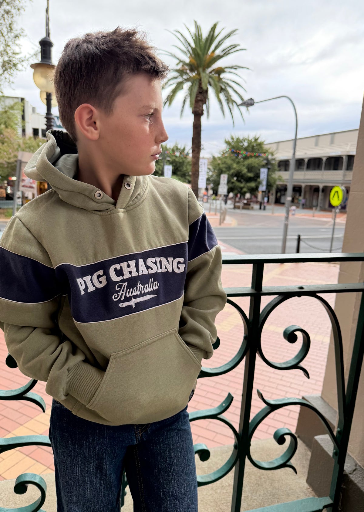 KIDS EMBROIDERED HOODIE - GREEN/NAVY